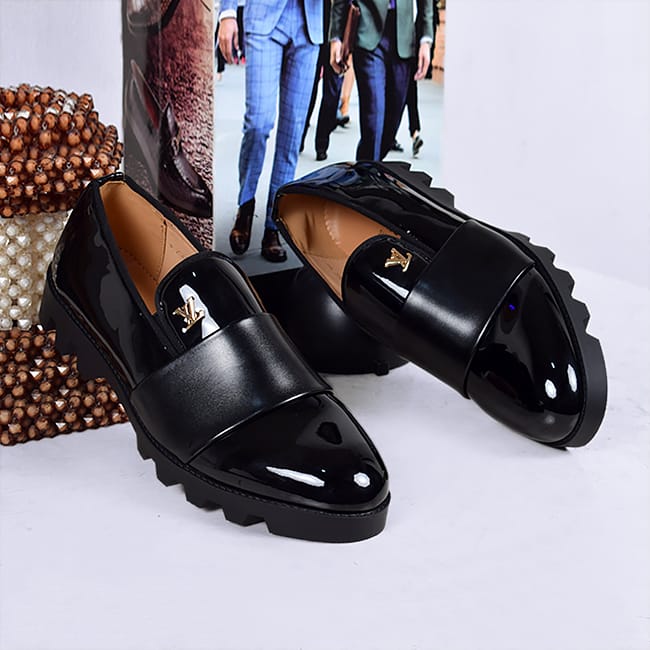 Cooperate shoe