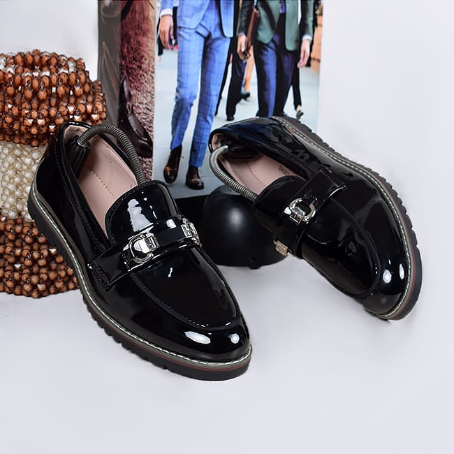 Cooperate shoe